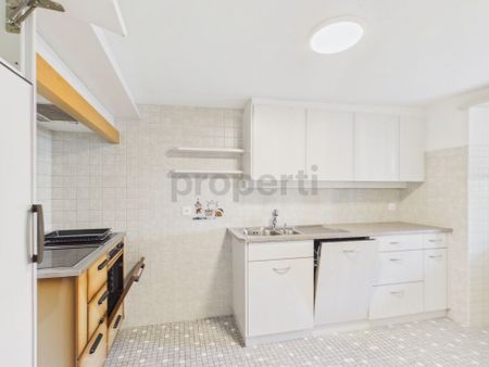 Charmante und lichtdurchflutete Wohnung mit schönem Balkon, inkl. einem Parkplatz - Foto 4