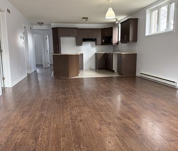 Spacieux Condo Lumineux 2 Chambres - Photo 3