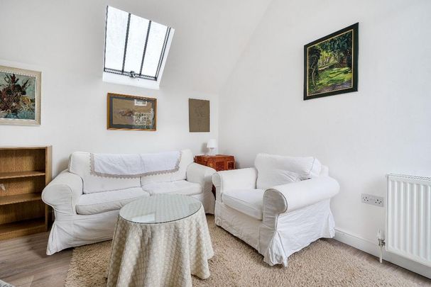 1 bedroom character property to rent - Photo 1