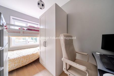 3 bedroom end of terrace house to rent - Photo 4