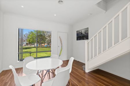 Charming 2-Bedroom Home in Craigieburn - Photo 2