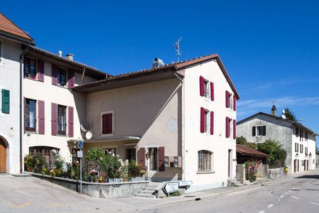 Appartement de 2.5 pièces au rez-de-chaussée au coeur de Bassins - Photo 2