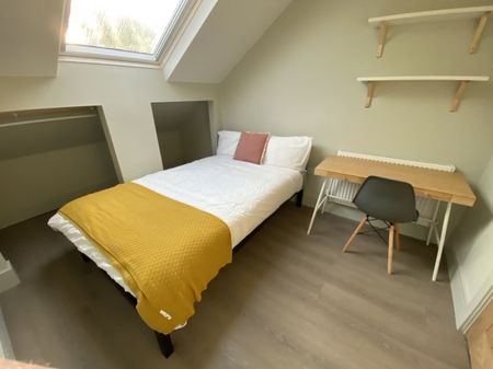 4 bed Apartment for Rent - Photo 5