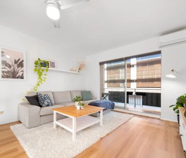Stylish Unit in the Heart of Coorparoo - Photo 3