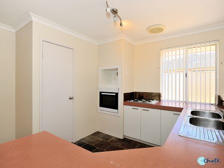 LARGE FAMILY HOME 5 MINUTES FROM THE BEACH! - Photo 4