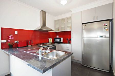 7 Derwent Close, Caroline Springs - Photo 2