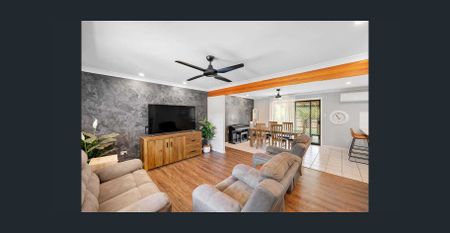 Spacious 5BR Family Oasis Where Modern Comfort Meets Contemporary Living - Perfectly positioned in a quiet cul-de-sac - Photo 3