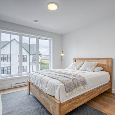 1 MOIS GRATUIT ! Grand 5 1/2 sur 2 étages, LIBRE - Condo / appartement / logement à louer La Présentation - Photo 3