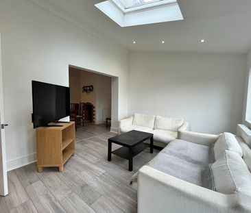 6 Bed Semi-Detached House, Conygre Road, BS34 - Photo 2