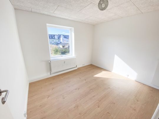 Stor og charmerende 4-værelses lejlighed i Vejgaard - Photo 1