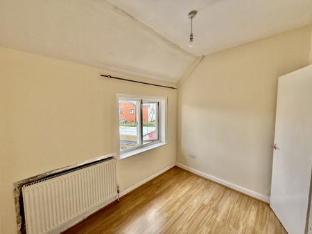 Newly redecorated 3-bed semi in Cavendish, Derby. Freshly painted with brand-new carpets throughout! Features kitchen/diner, garden, GCH & UPVC glazing. Unfurnished & ready now. Family friendly. EPC: D / Tax Band: A Book you're viewing with Property Options today! - Photo 2