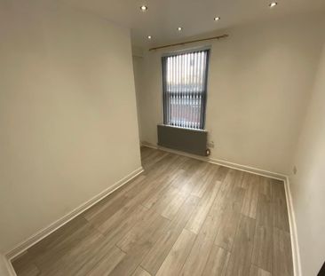 6 bedroom terraced house to rent - Photo 3