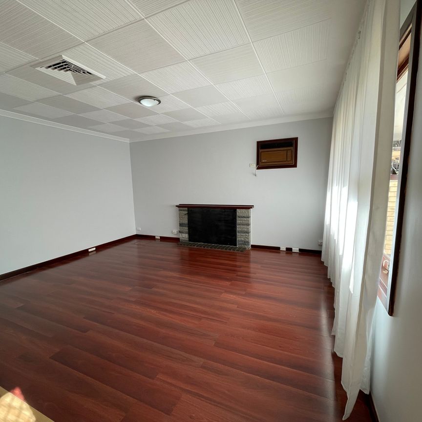 442 Morley Dr, Morley WA 6062 - House For Rent - $750 | Domain - Photo 1