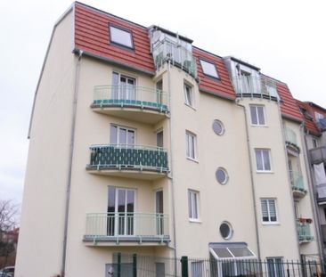 Geräumige 2-Raumwohnung mit Balkon und großzügigem Wohnbereich such... - Photo 1