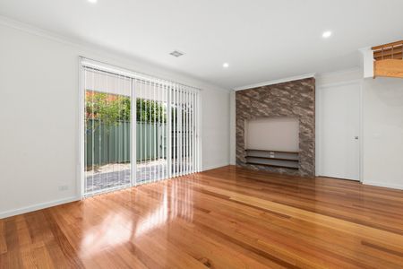 40 Ashe Crescent, Bellfield VIC 3081 - Photo 2