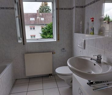 Helle, freundliche 2 ZW-Brk.-Niederissigheim-1.OG mit Sonnenbalkon-ruhige und doch zentraler Lage! - Foto 1