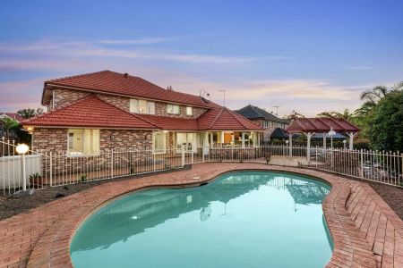 LUXURY ASSURED FAMILY RESIDENCE W/ SWIMMING POOL - Photo 2