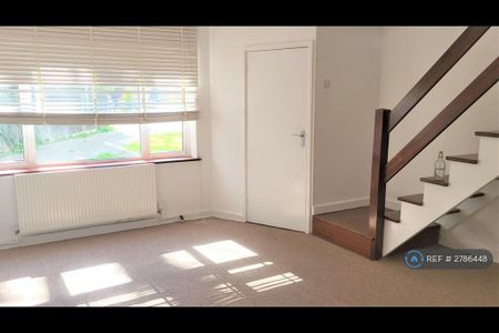 3 bedroom end of terrace house to rent - Photo 2