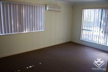 Beautiful Family Home in Sunnybank Hills - $850 Weekly Including Water Usage - Photo 2