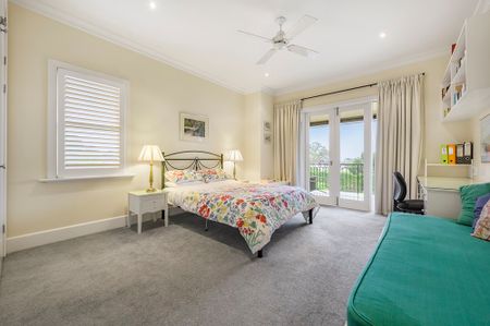 4-bedroom shared house, Yeovil Road - Photo 4