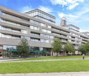 2 Bedrooms Flat to rent in Balmoral House, Earls Way, London SE1 | £ 900 - Photo 1
