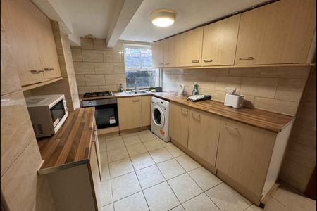 6 Bedroom Student Properties - Photo 5