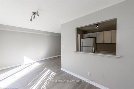 For Lease - 626 Taylor Crescent, Burlington, Ontario - Photo 3