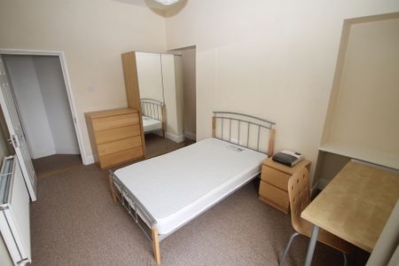 3 Bedroom | 12 Hastings Street, Top Floor Flat, PL1 5BA - Photo 3