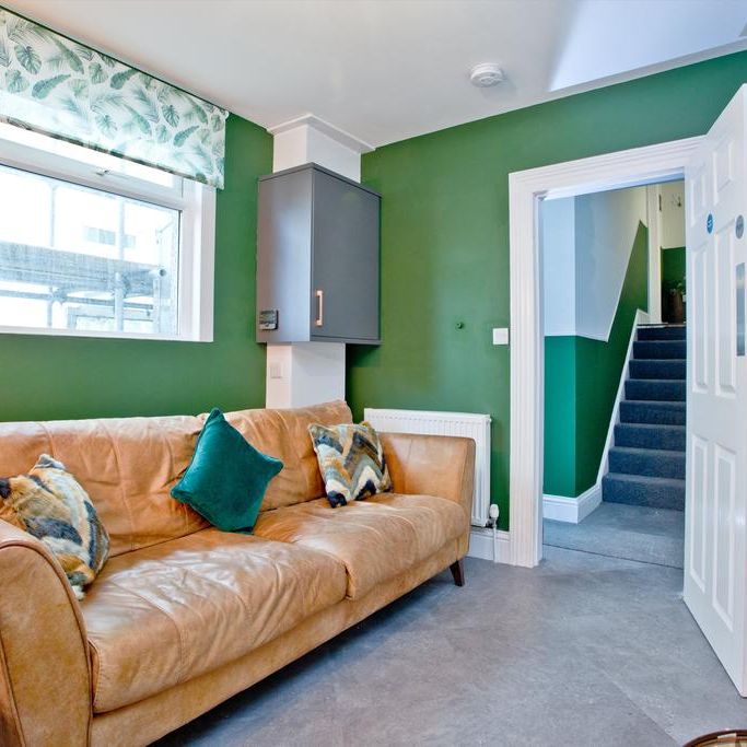 1 bedroom in a house share to rent - Photo 1