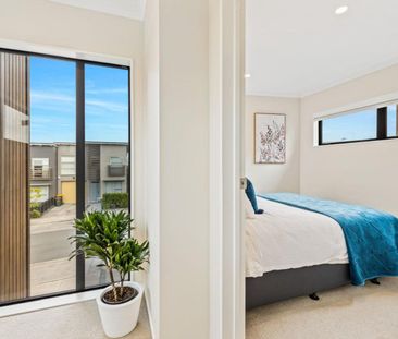 Modern family home in Hobsonville - Photo 2