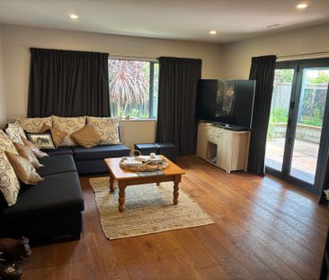 Beachlands, 3 Bedrooms - Photo 1