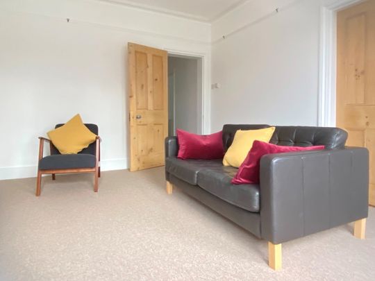2 Bed Flat, Queens Club Gardens, W14 - Photo 1