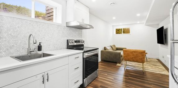 ⭐ Magnifique Bachelor 3½ Rénové Meublé ⭐ - Photo 2