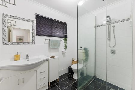 Centrally located unit - Photo 5