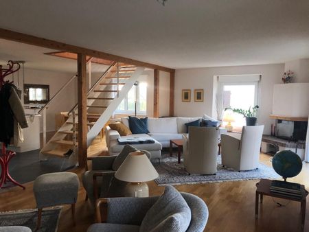 schöne, grosszügige 2.5-Zimmer Wohnung mit Galerie - Photo 2