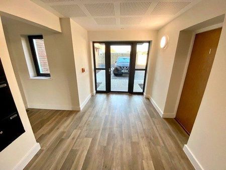 2 bedroom flat to rent - Photo 2