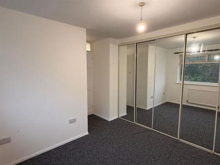 3 bedroom end of terrace house to rent - Photo 3