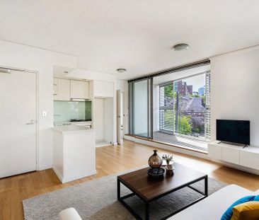 Sunny & Spacious North facing gem – Parking & Balcony - Photo 3