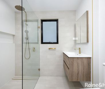 Immaculately Renovated 4 Bedroom House - Photo 5