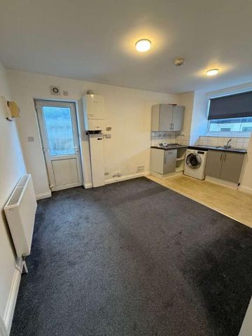 Saville Road Blackpool, FY1 - Photo 4