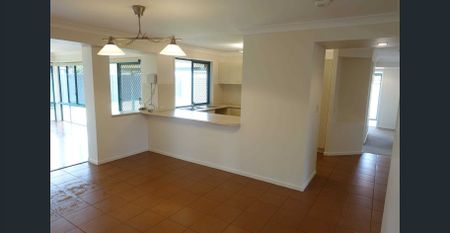 Spacious 4-Bedroom Family Home in Stretton College Catchment - Photo 4