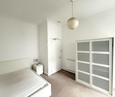 3 bedroom flat to rent - Photo 6