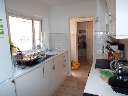 4 bedroom terraced house to rent - Photo 3