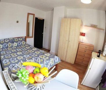 1 bedroom in a house share to rent - Photo 6