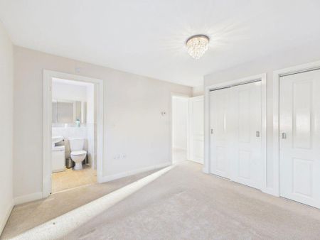 4 bedroom detached house to rent - Photo 3