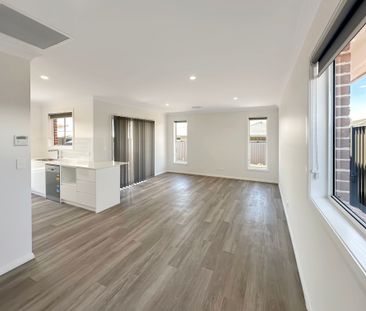 As new villa within a gated estate - Photo 1