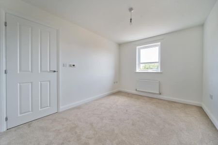 4 bedroom detached house to rent - Photo 2