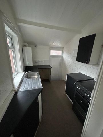 2 bedroom flat to rent - Photo 4