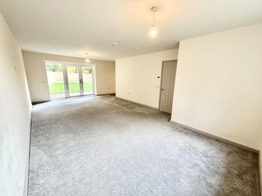 4 bedroom detached house to rent - Photo 1