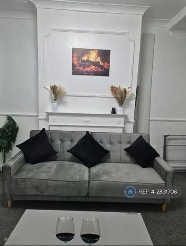 3 bedroom terraced house to rent - Photo 3